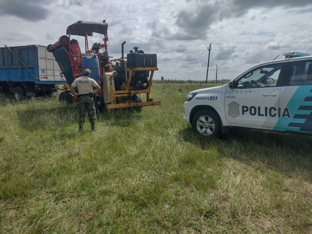 La Patrulla Rural interceptó un transporte que remolcaba una embolsadora con pedido de secuestro