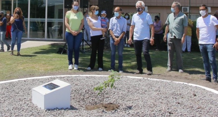 Emotivo homenaje al personal de Salud del Hospital Capredoni 