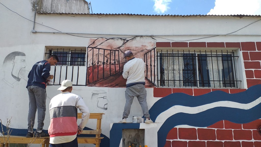 Estudiantes de la Escuela Primaria de Adultos N°701, participan del concurso “El mural que Libera”