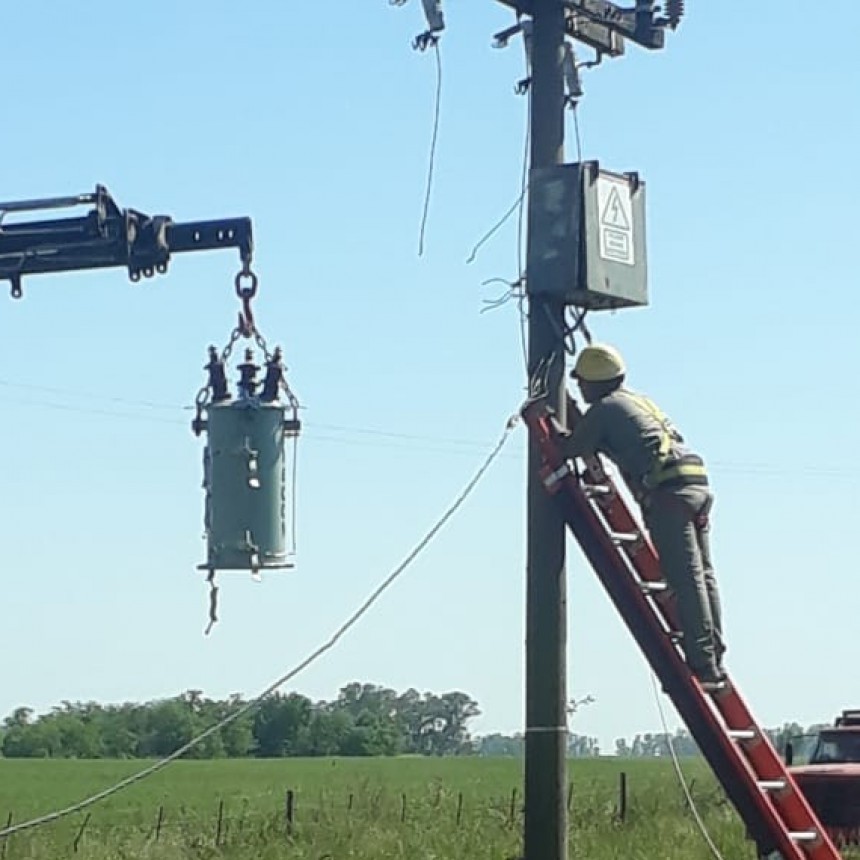 Corte de este jueves en barrio Cooperativa y aledaños: Se reemplazó un transformador para mejorar el alumbrado de avenida Cacique Coliqueo