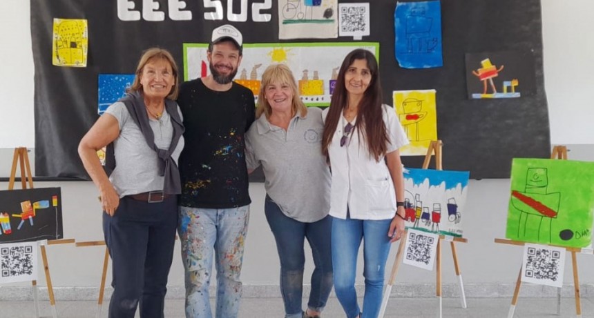 Manuel Paz y Uniendo Sonrisas hicieron realidad un mural en la Escuela de Educación Especial n°502, y ahí estuvo el móvil de Radioshow