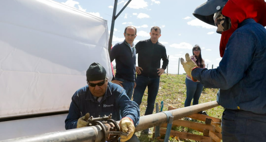 Gas para Pirovano: Bali Bucca, Marcos Pisano, Romina Iribarne y Lucas Ezcurra recorrieron la obra junto a los ingenieros de la empresa constructora