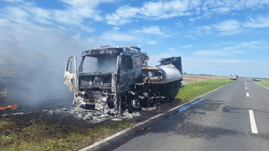 Ruta 205: Incendio total de un camión