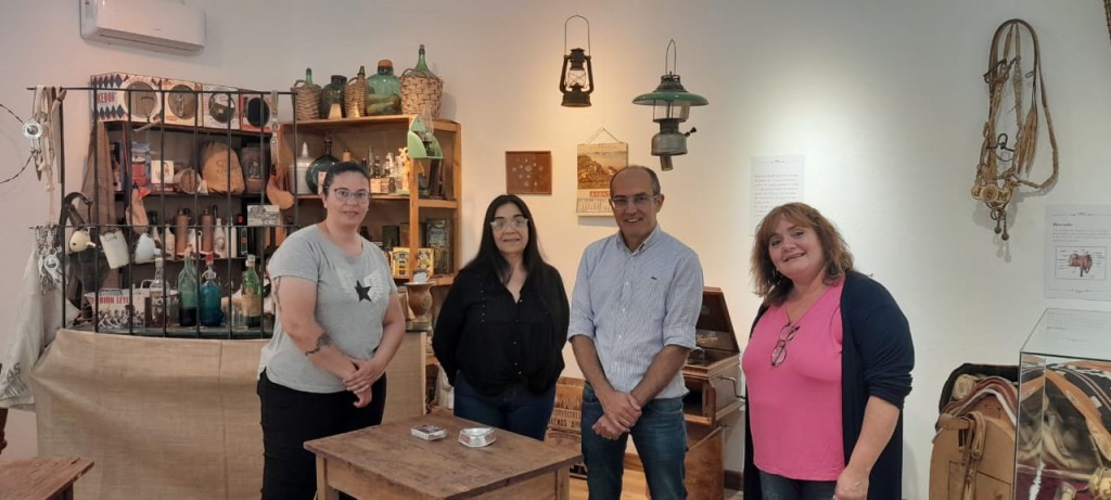 El intendente Marcos Pisano visitó la muestra Arreando Historias en el Museo Municipal Florentino Ameghino