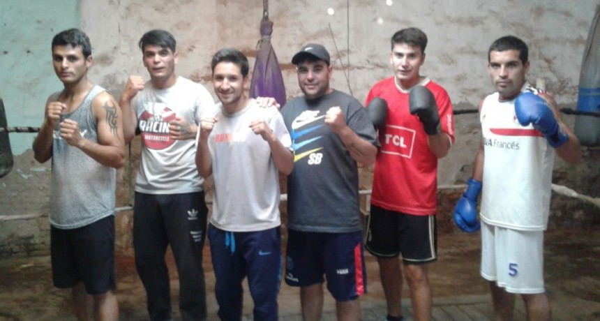 Noche de viernes a puro box en el Club 9 de Julio