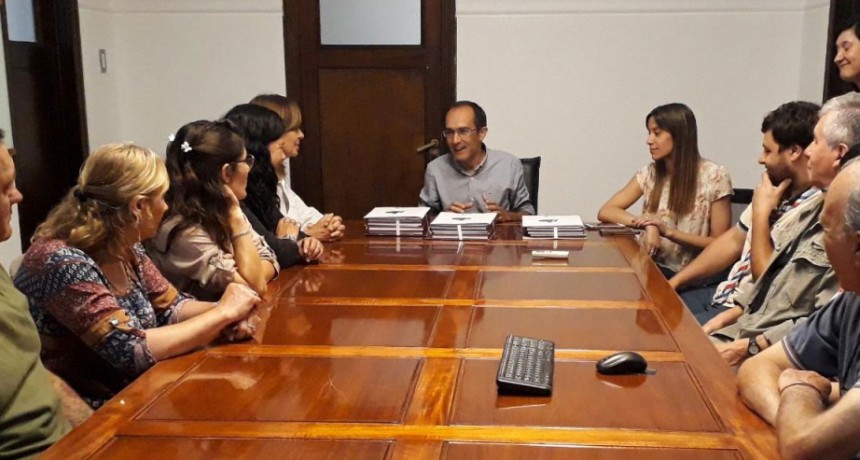 Pisano entreg&oacute; personar&iacute;as jur&iacute;dicas a instituciones locales