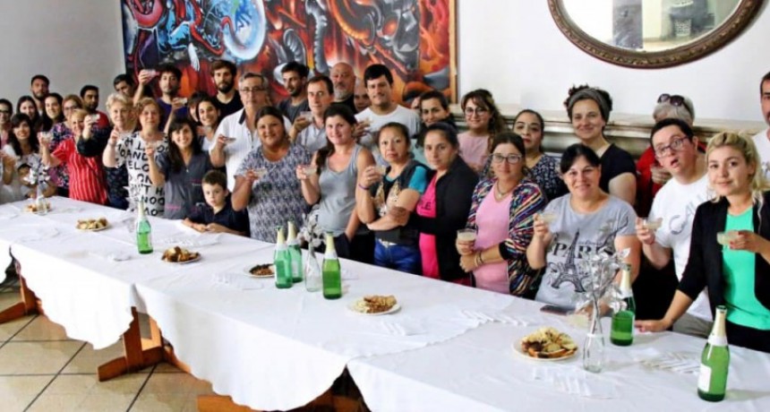El intendente Pisano comenz&oacute; a brindar con los empleados municipales