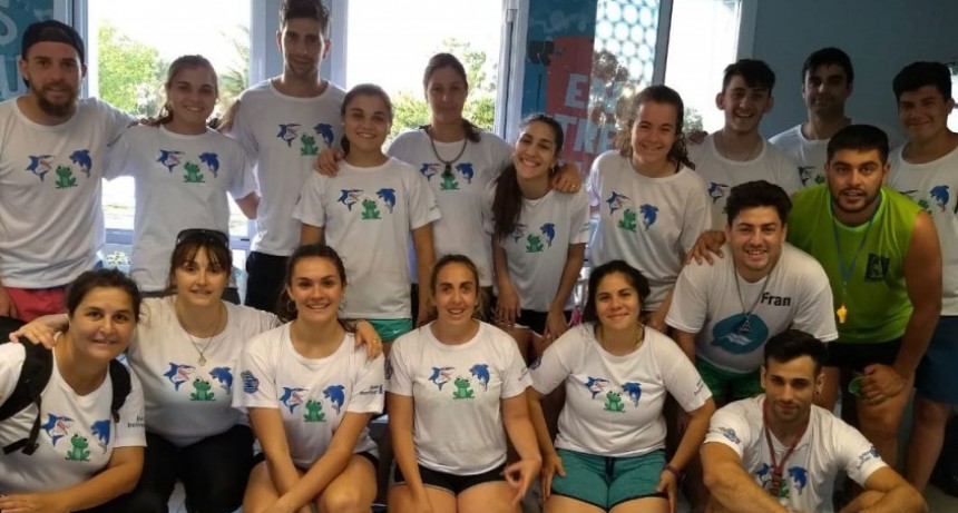 El pasado lunes comenzaron las actividades de la colonia en el Natatorio Municipal
