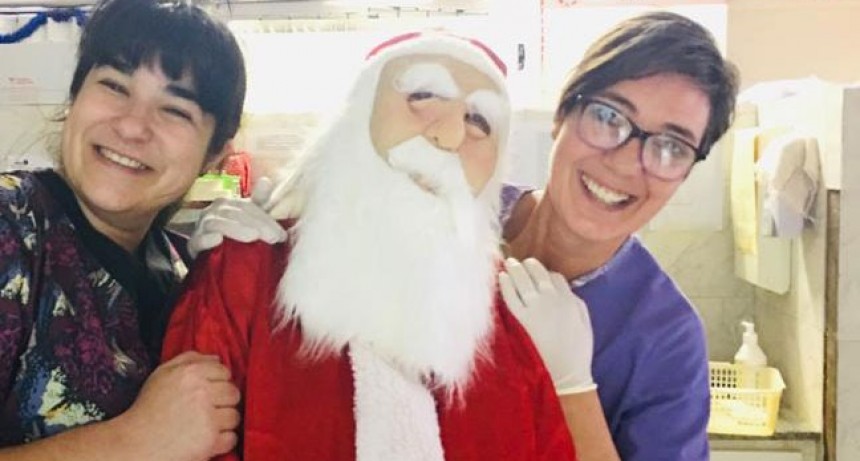 Pap&aacute; Noel entreg&oacute; pan dulces a los pacientes de Hemodi&aacute;lisis