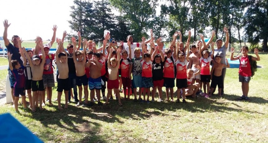 La escuelita de futbol de Club Casariego disfrutó de una jornada recreativa en el CAU