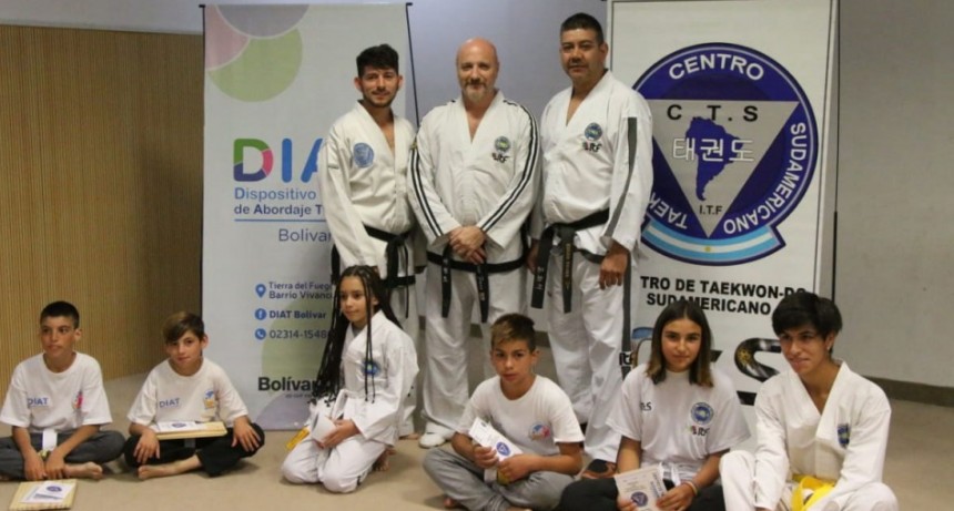 Alumnos/as del DIAT rindieron un examen de taekwondo