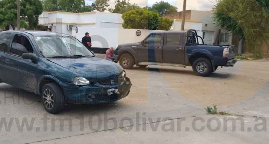 Leve impacto en la intersecci&oacute;n de Azcu&eacute;naga y Almafuerte