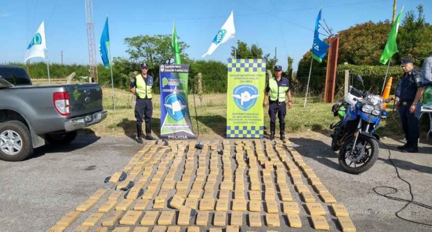 Polic&iacute;a de Alvear particip&oacute; de un operativo de rutina donde se secuestraron m&aacute;s de 300 ks de marihuana