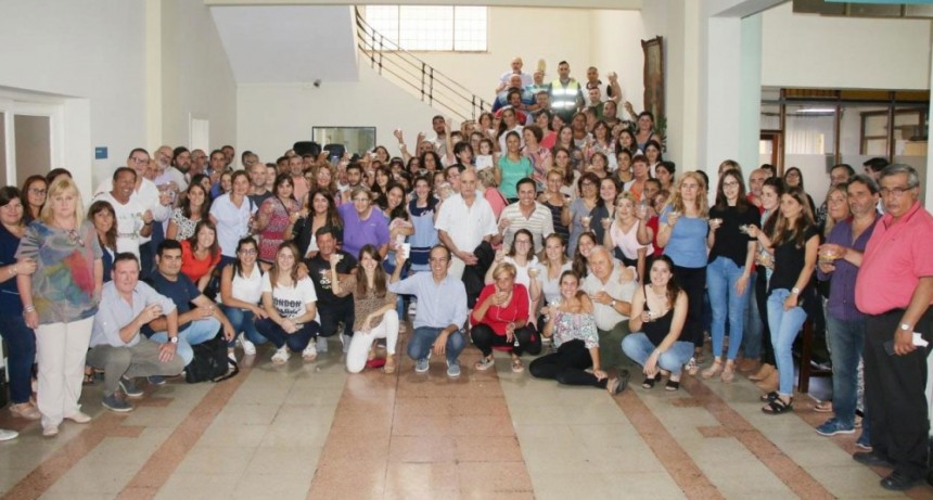 El intendente Pisano despidi&oacute; el a&ntilde;o brindando con los trabajadores municipales 