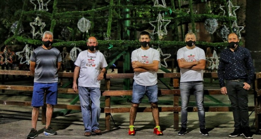 Centro C&iacute;vico: ya encendieron las luces del &Aacute;rbol de Navidad