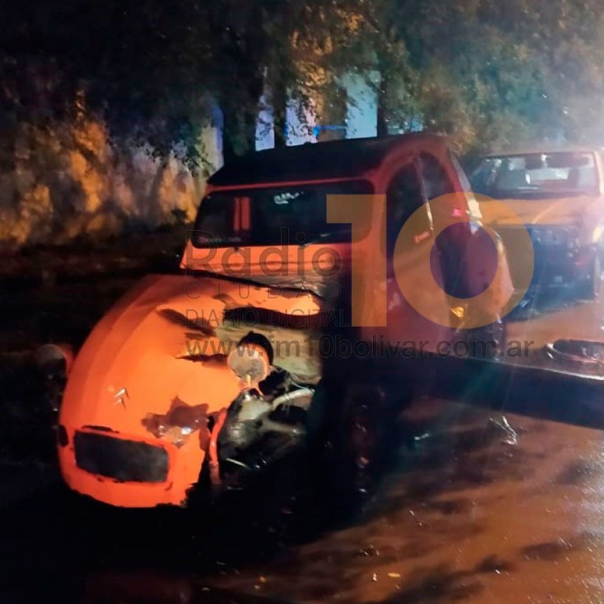 Un poste de Telef&oacute;nica Movistar Hogar cay&oacute; sobre un auto