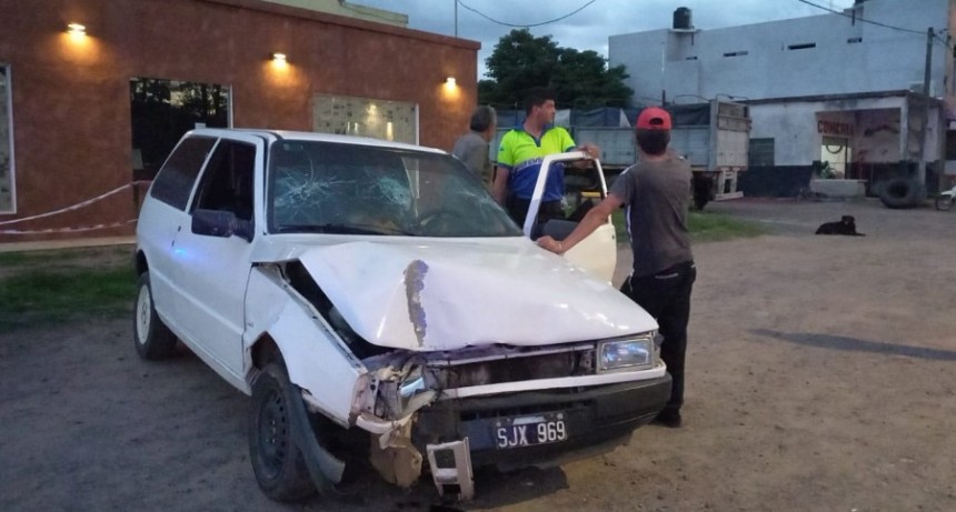 Se le cortó la dirección y colisionó contra un poste de energía