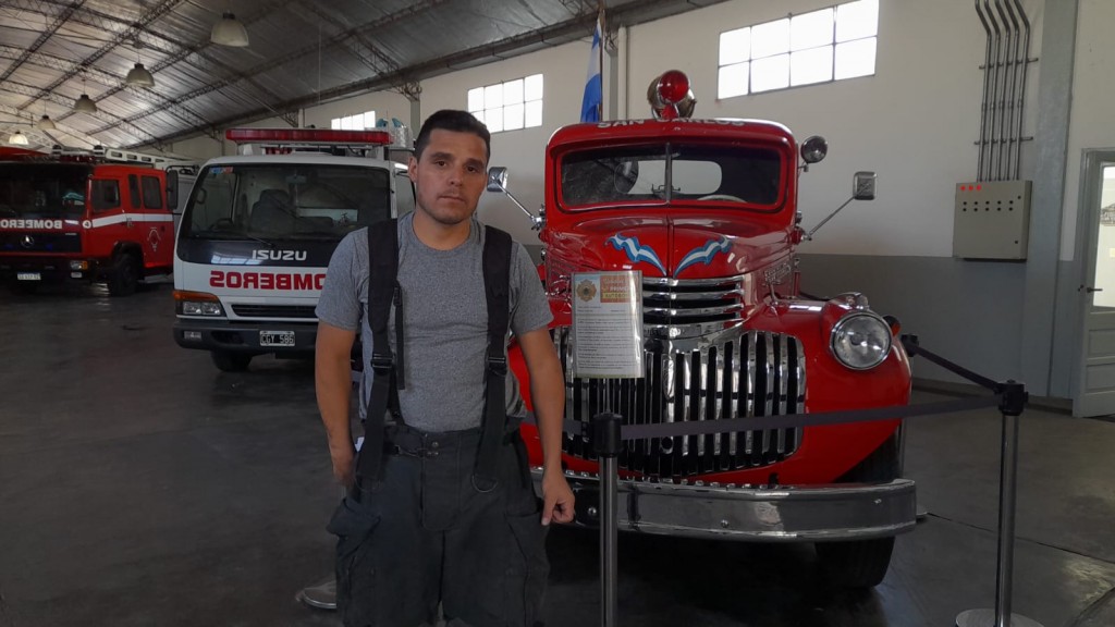 Franco Rojas (Oficial inspector de Bomberos Voluntarios): “Trabajamos en conjunto con Bomberos de Dudignac, básicamente en el incendio de uno de los autos que participó del choque”