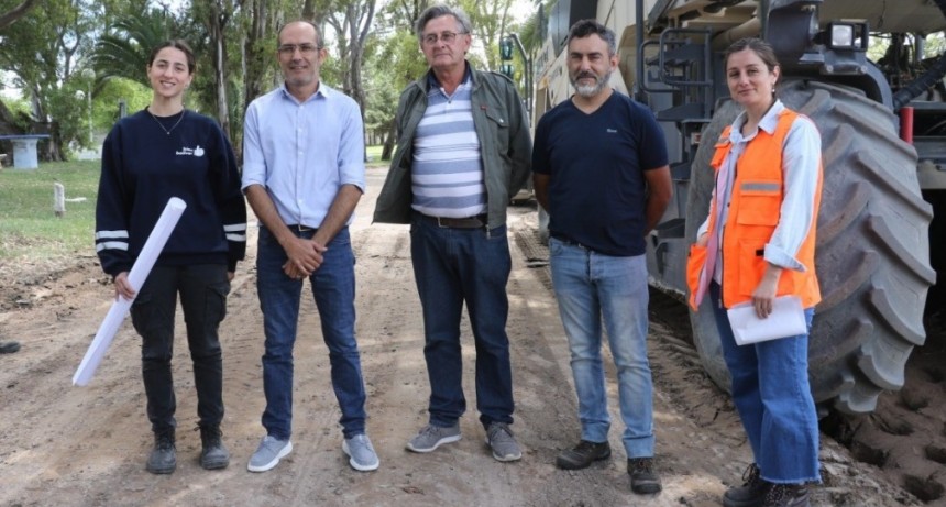 El Municipio inició la obra de repavimentación del Parque Municipal Las Acollaradas y FM 10 habló con el intendente Pisano y responsables de la obra