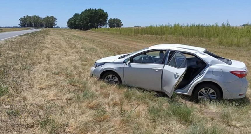Ruta 65: Una familia que tenía como destino San Blas, sufrió un vuelco