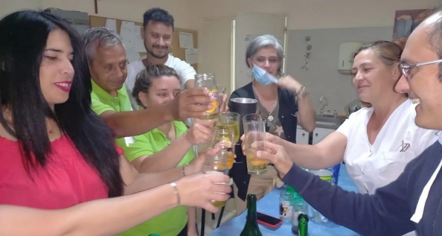 Pisano recibió la navidad con el personal de hospitales de Bolívar, Pirovano y Urdampilleta 