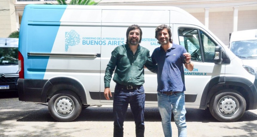 Región Sanitaria IX: La provincia de Buenos Aires le entregó un móvil equipado con última tenología, para la atención médica ambulatoria