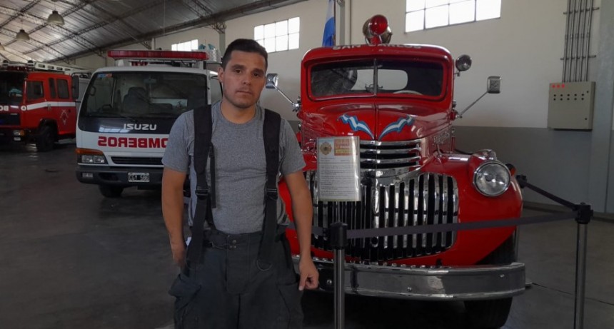 Franco Rojas (Oficial inspector de Bomberos Voluntarios): “Trabajamos en conjunto con Bomberos de Dudignac, básicamente en el incendio de uno de los autos que participó del choque”