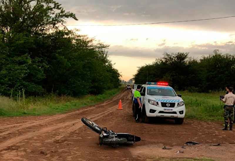 El conductor de la moto que impactó contra un auto, falleció en el hospital Capredoni, tras las heridas sufridas en la fuerte colisión