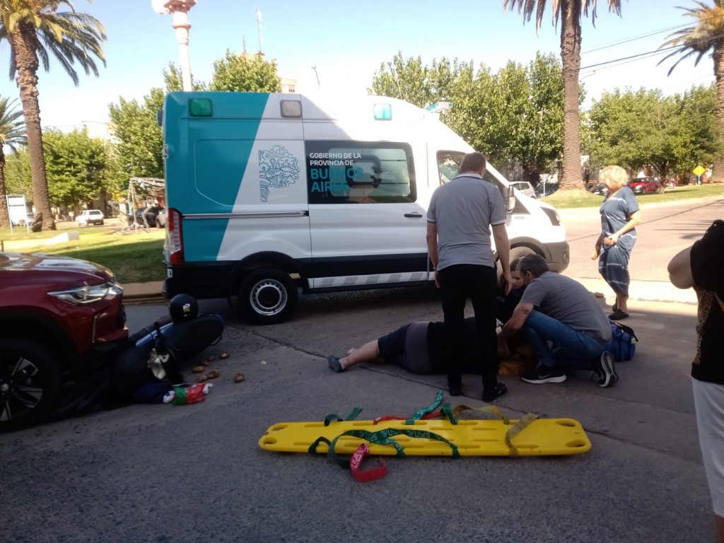 Impacto entre una moto y un vehículo