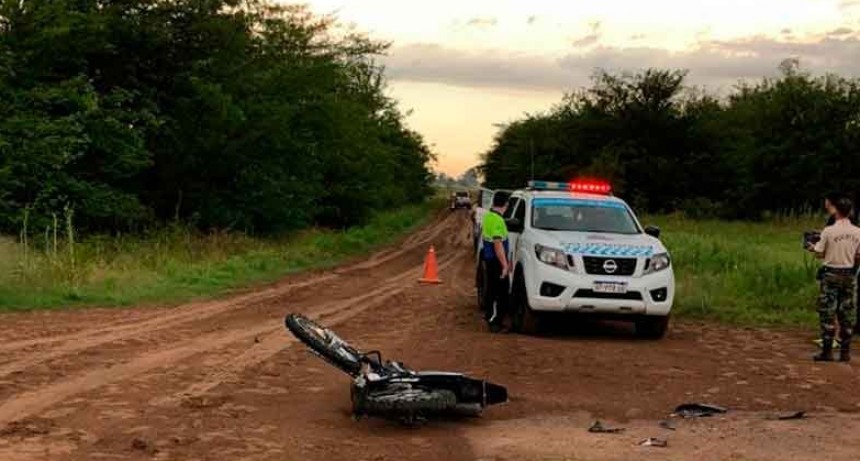 El conductor de la moto que impactó contra un auto, falleció en el hospital Capredoni, tras las heridas sufridas en la fuerte colisión