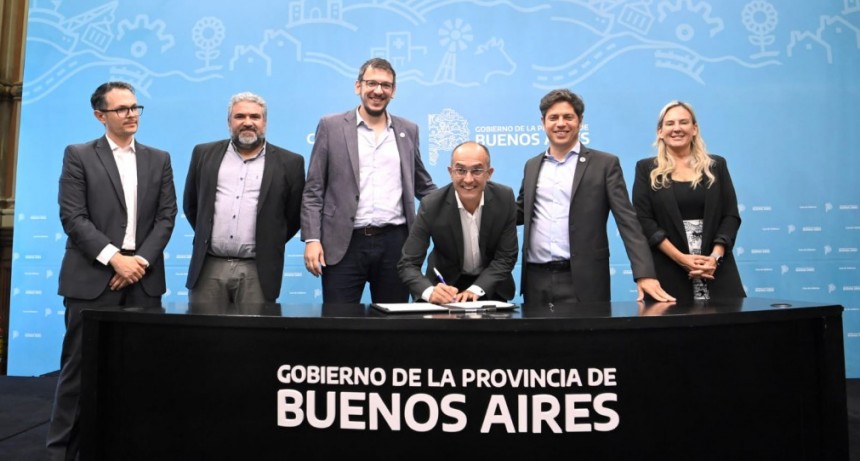 Provincia Leasing : El intendente Marcos Pisano participó de la firma de convenios para la compra de un Camión Volcador y un Minibus cero kilómetro