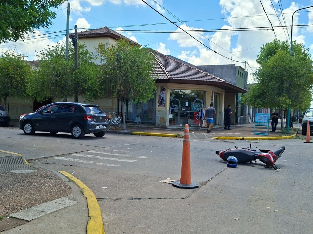 Una mujer fue hospitalizada tras un accidente de tránsito